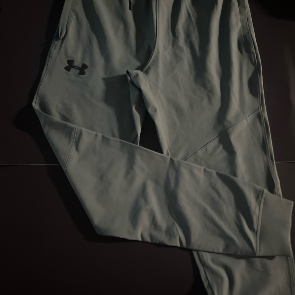 Men’s Size Small Under Armour Men's Dark Gray Joggers